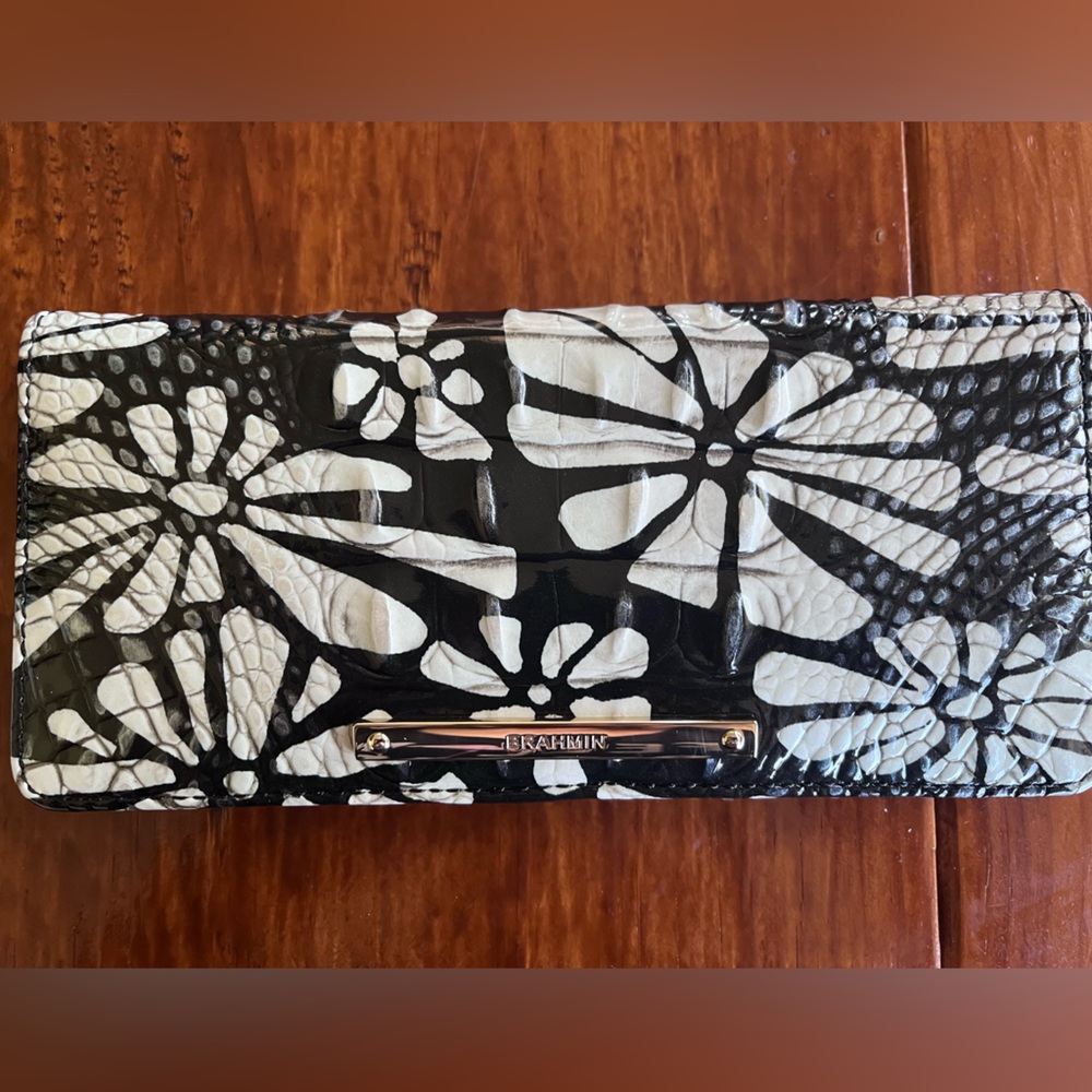 NWT Brahmin Ady in Daisy Batik Melbourne Wallet